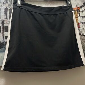 Ann Taylor Loft mini skirt 96%cotton 4% spandex white and black,one back pocket